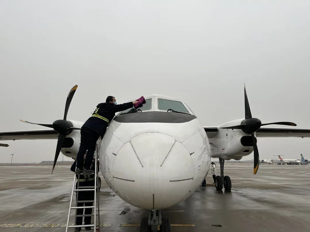 我国新舟60增雨机首飞成功 转入科研试阶段 助力人工影响天气能力提升