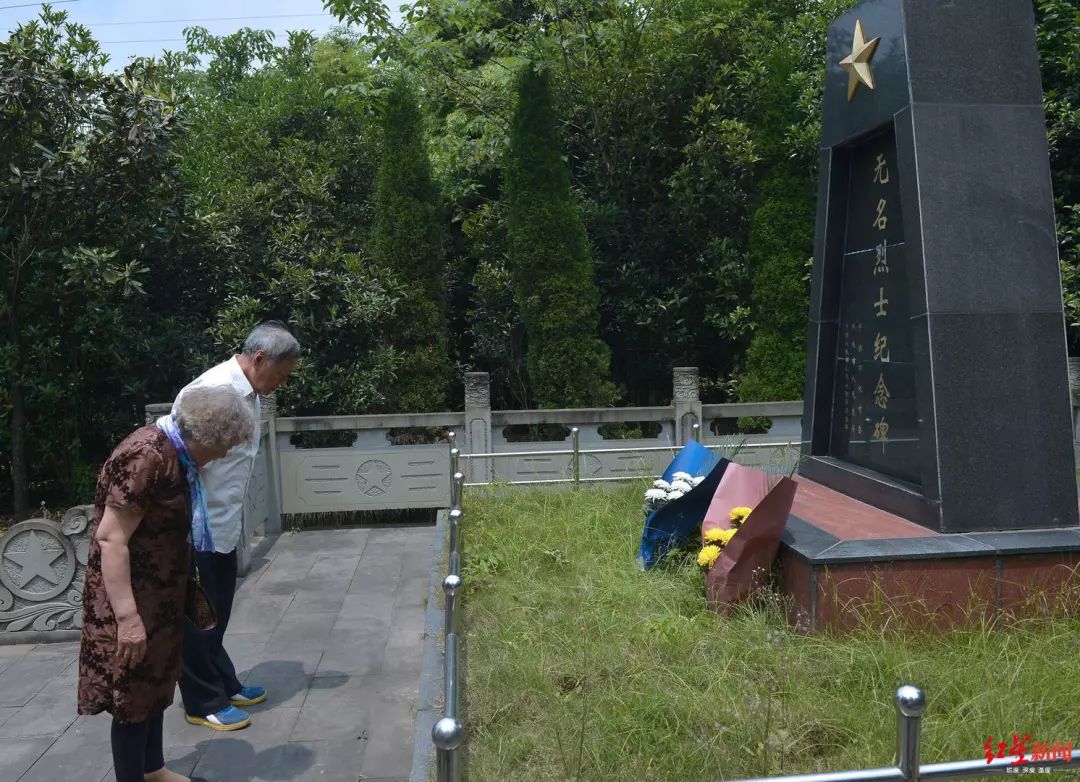 毛新宇携家人赴毛主席纪念堂 祭奠缅怀传承初心