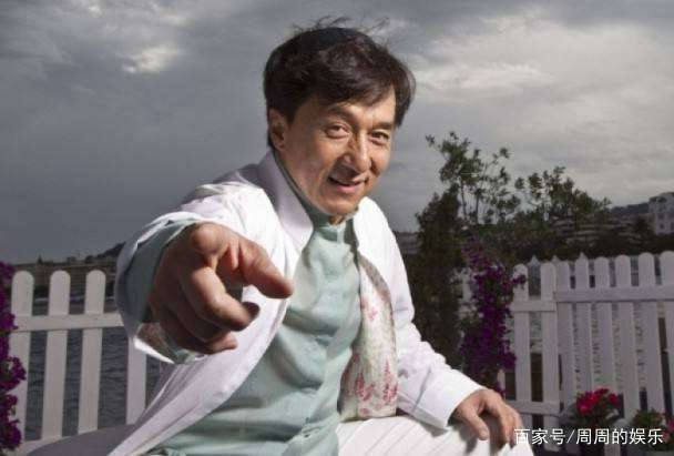 成龙自曝与儿子一年通话不足一次，聚少离多的背后，是父爱沉默还是亲情疏离？